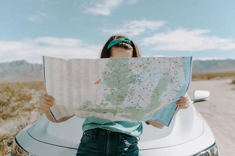 Attention girls！Remember these tips on your trips.